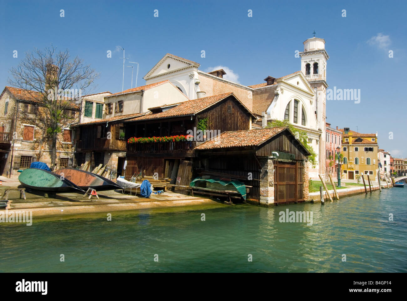Atelier de réparation de gondoles sur les canaux de Venise Italie Banque D'Images