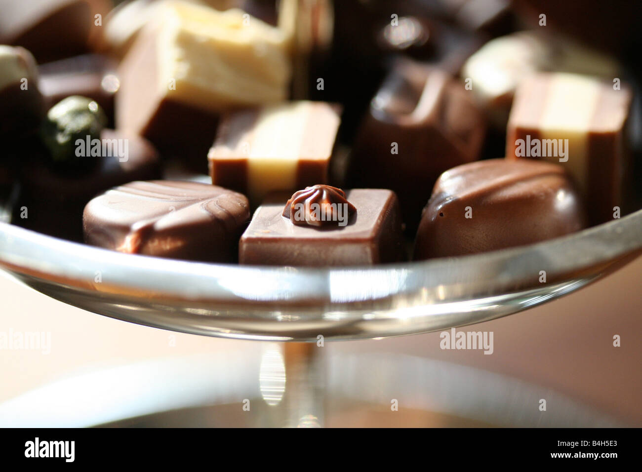 Close-up de confiseries au chocolat dans un bol Banque D'Images