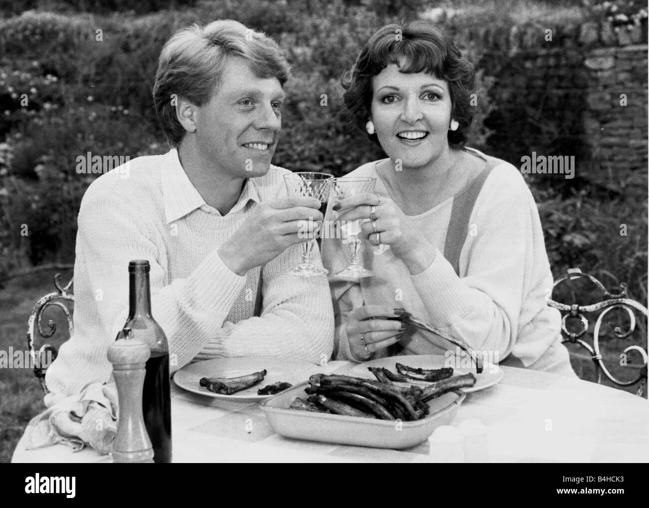 Penelope Keith et Peter Settelen en vedette dans une série intitulée Sweet 16 Mai 1983 Banque D'Images