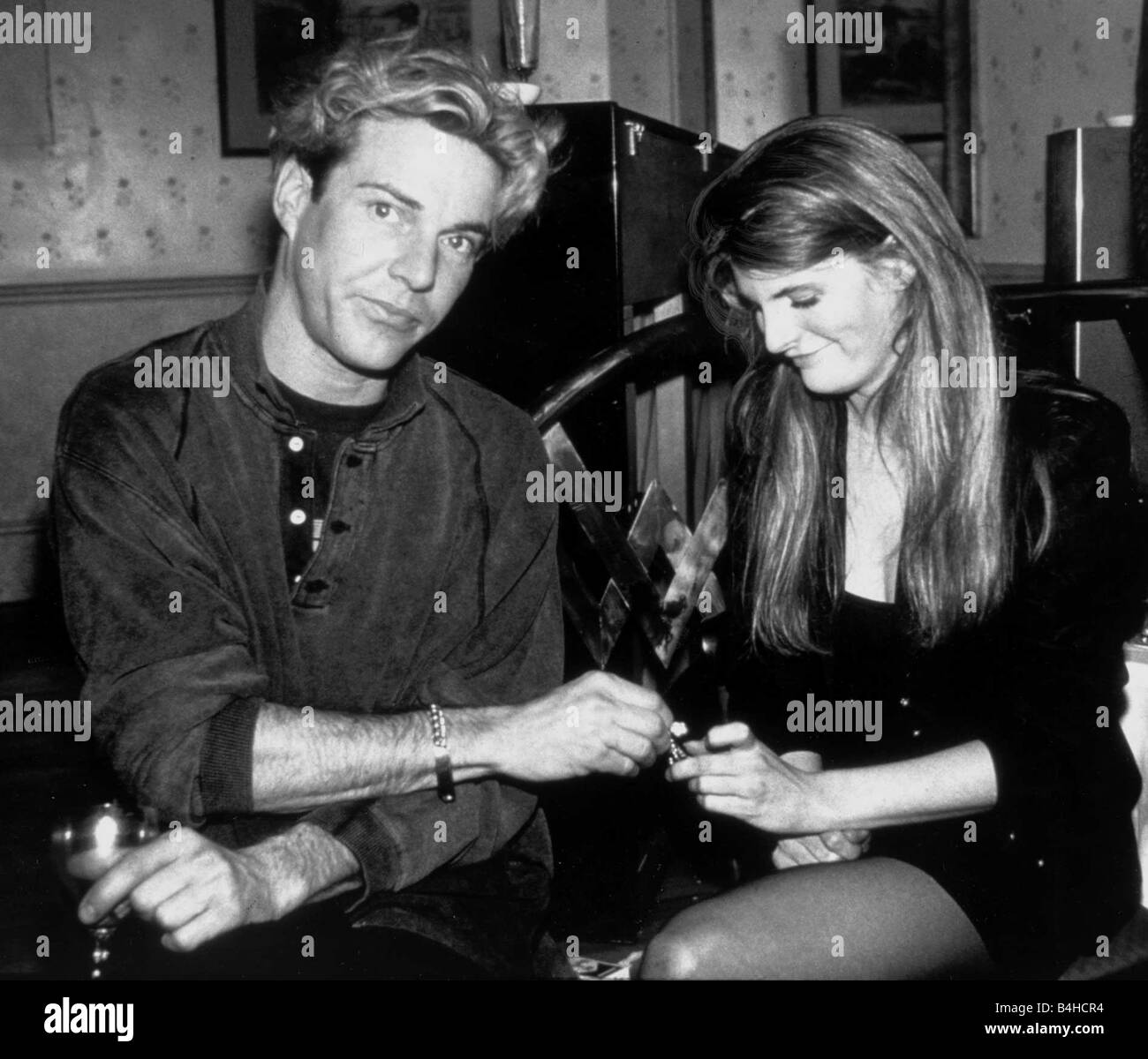 Le vicomte Linley s ex petite amie Susannah Constantine a trouvé un nouvel admirateur à Hollywood l'acteur Dennis Quaid quand ils se sont rencontrés lors d'une fête pour faire connaître Quaid s nouveau film sur la vie scandaleuse de l'Jerry Lee Lewis Février 1989 Banque D'Images