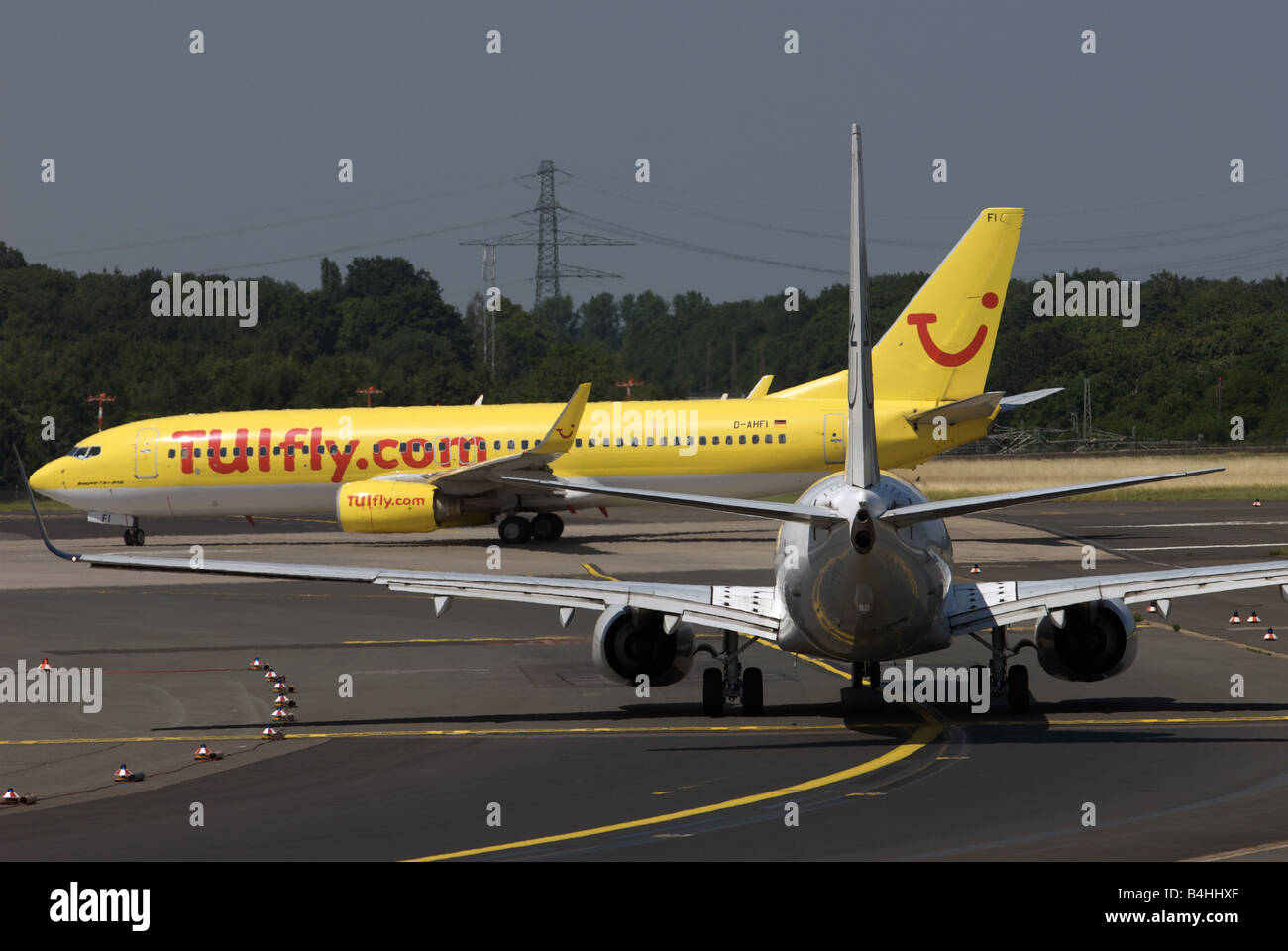 Les avions, l'Aéroport International de Düsseldorf, Rhénanie du Nord-Westphalie, Allemagne. Banque D'Images