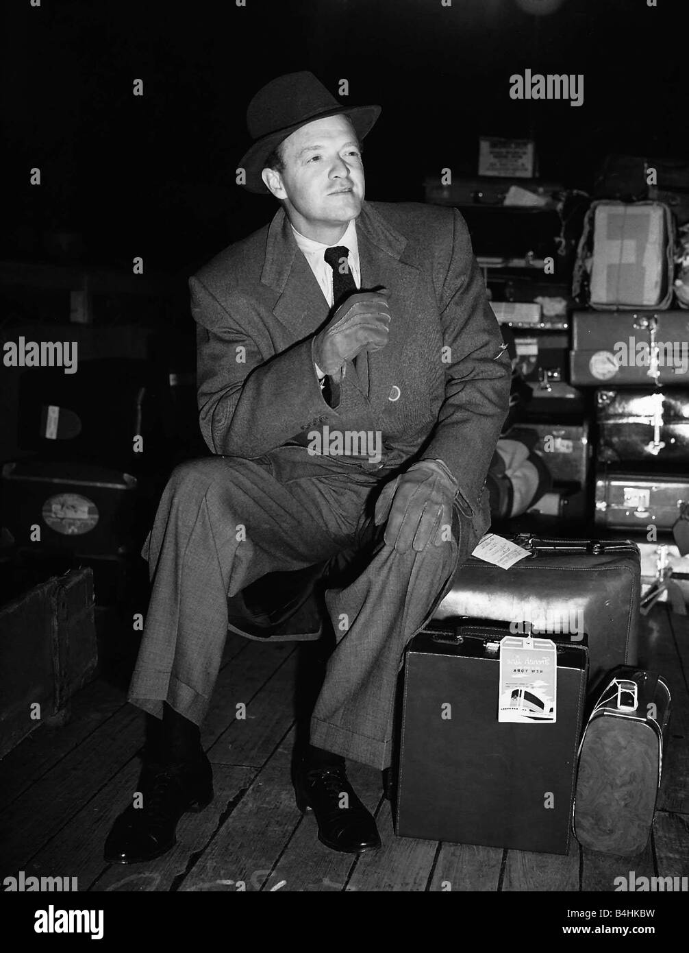 Acteur Van Heflin arrive à Portsmouth sur le paquebot français Ile De France Décembre1951 Banque D'Images