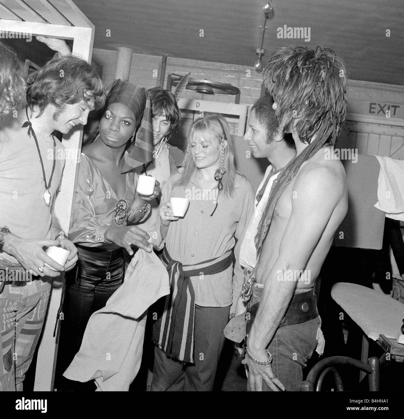 Nina Simone Décembre 1968 La chanteuse de jazz en photo pendant une visite en comédie musicale Hair illustré backstage un tshirt comme souvenir Eunice Kathleen Waymon Nina Simone, chanteuse et compositrice née Tryon Caroline du 21 février 1933 1958 mariés mariage Don Ross 1961 dissous Andrew Stroud une fille mariage 1971 dissous est mort Carry le Rouet France 21 avril 2003, elle a adopté le nom de Nina Simone Nina sens peu l'un provenait d'un petit ami hispanique et Simone a été de l'actrice française Simone Signoret Banque D'Images
