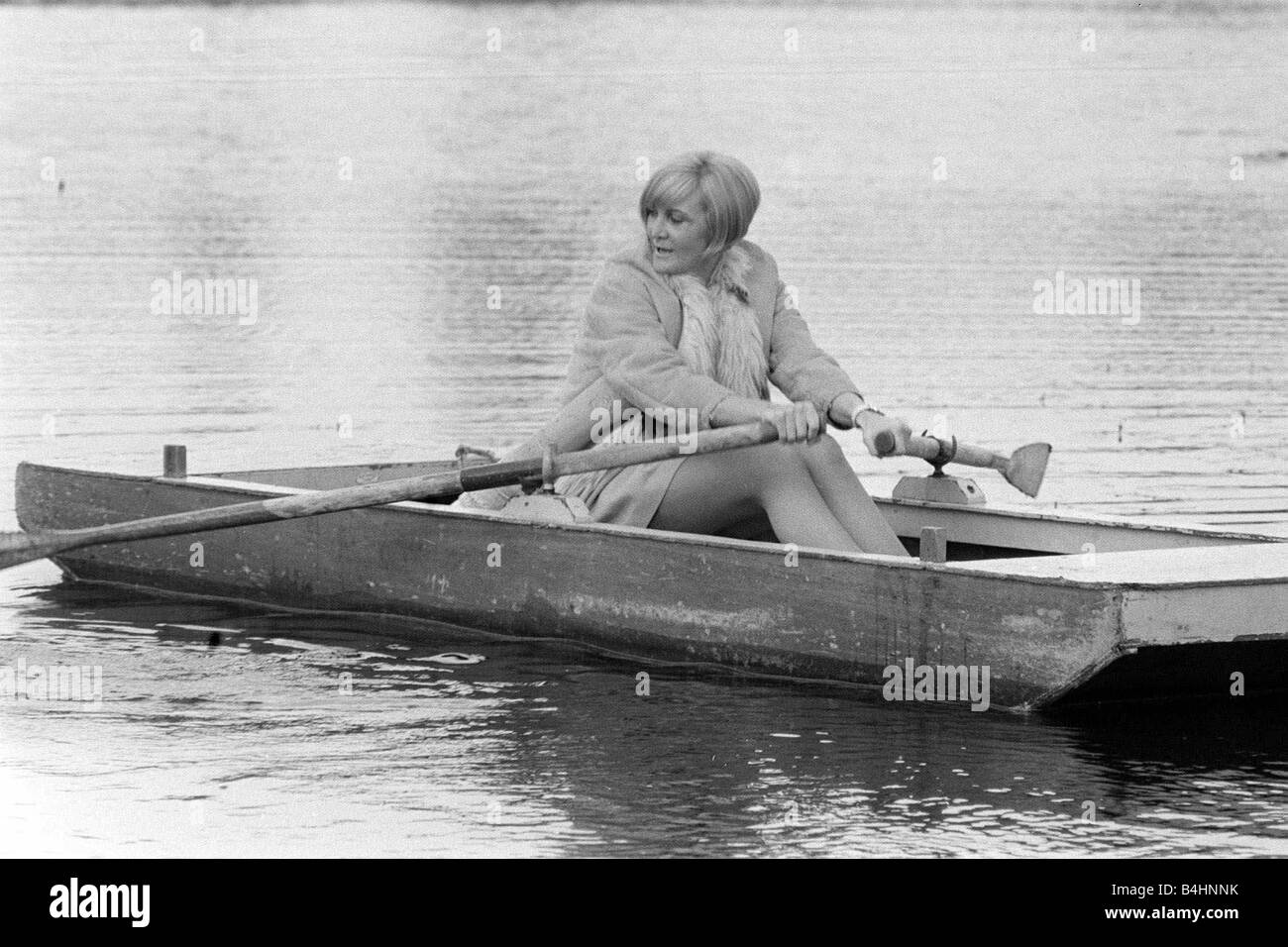 Sheila Hancock 1968 actrice à Liphook santé libre de photo Aviron Mirrorpix Banque D'Images