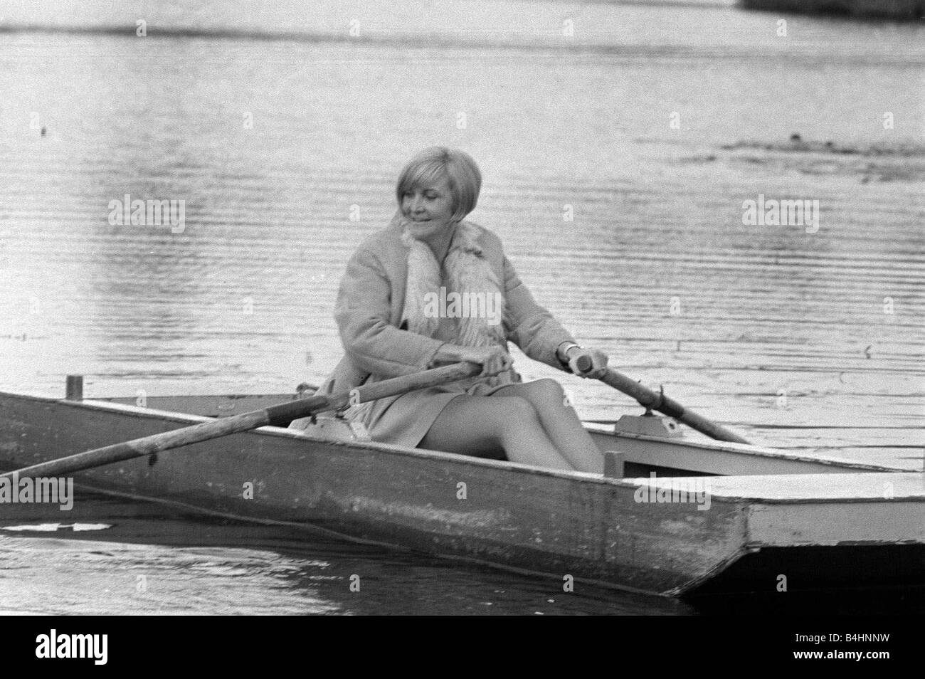 Sheila Hancock 1968 actrice à Liphook santé libre de photo Aviron Mirrorpix Banque D'Images