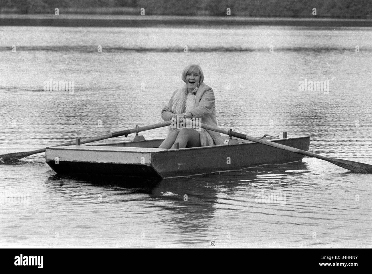 Sheila Hancock 1968 actrice à Liphook santé libre de photo Aviron Mirrorpix Banque D'Images
