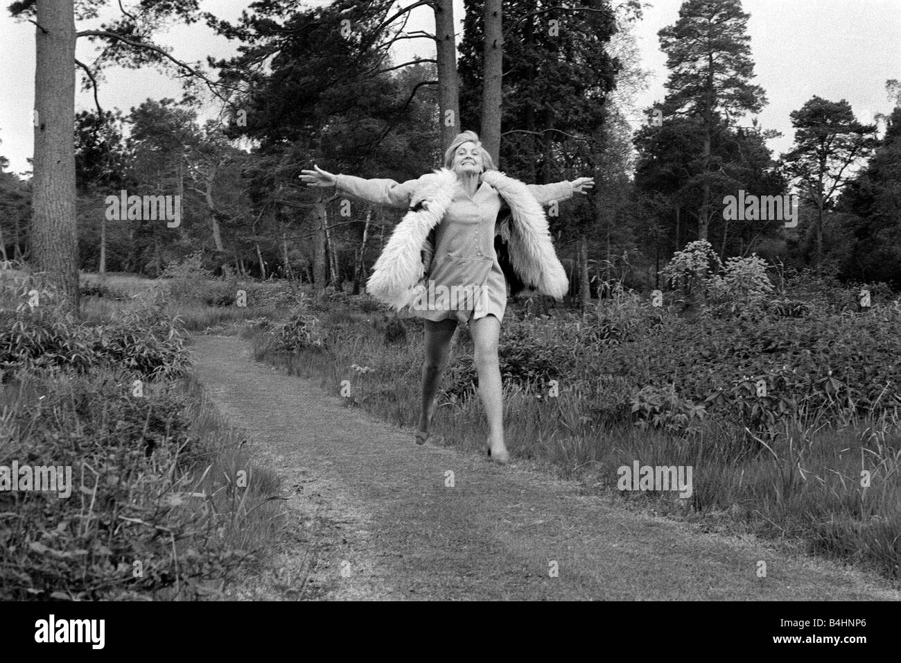 Sheila Hancock 1968 actrice à Liphook, représenté à la ferme de la santé Campagne Mirrorpix Banque D'Images