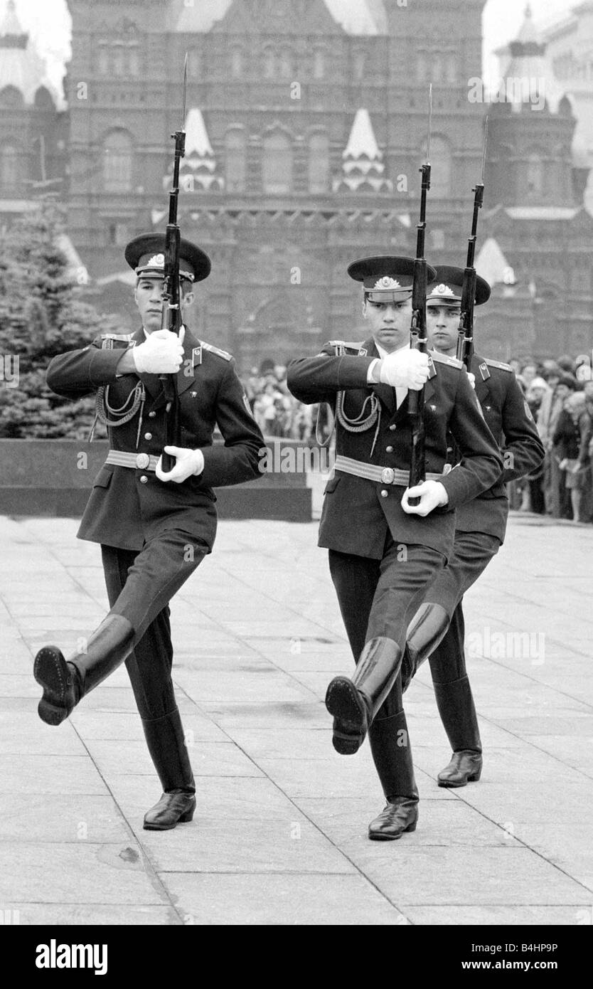 Jeux olympiques de Moscou 1980 soldats à la parade de la Place Rouge Banque D'Images