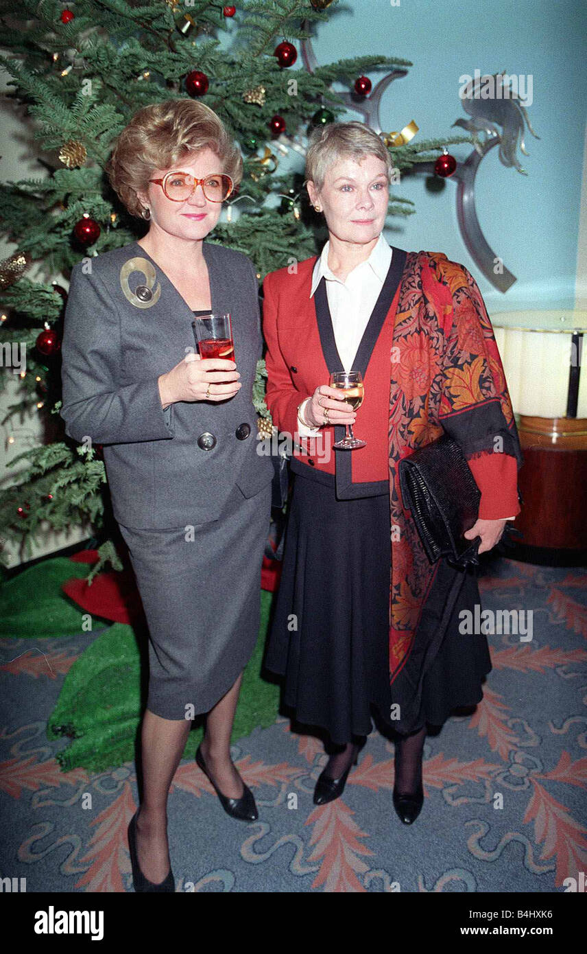 Judi Dench en décembre 1989 Banque D'Images