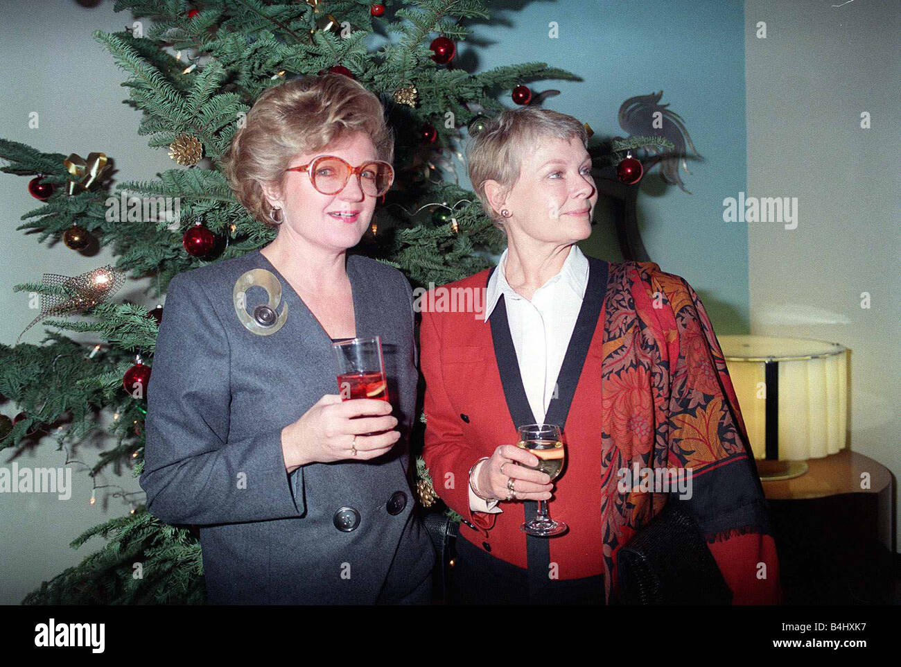Judi Dench en décembre 1989 Banque D'Images