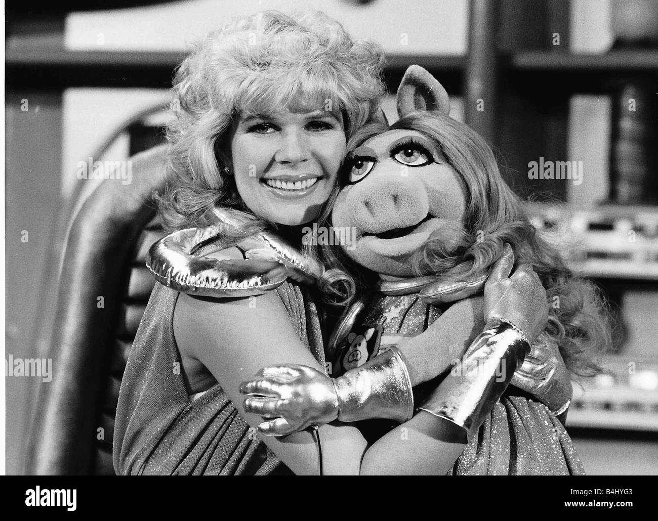 Plat Progs Muppet Show actrice Loretta Switt mieux connu comme Hotlips Hoolahan de mash pose avec Miss Piggy Mars 1980 msi dbase Banque D'Images