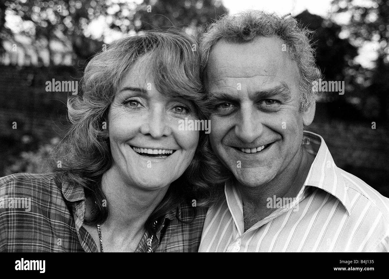 L'acteur John Thaw à domicile avec épouse Sheila Hancock Mai 1981 Banque D'Images