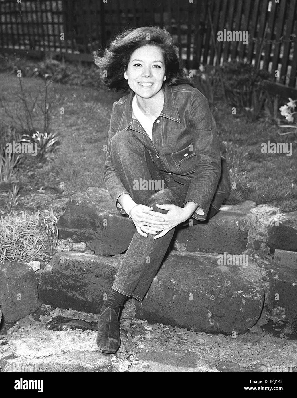 L'actrice Diana Rigg star des Avengers 1965 Banque D'Images