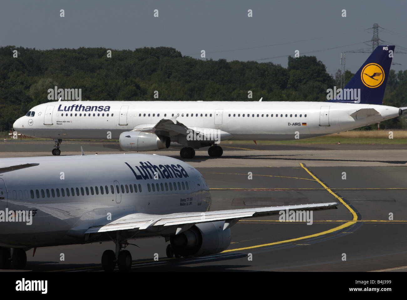 Lufthansa passenger airlines, l'Aéroport International de Düsseldorf, Rhénanie du Nord-Westphalie, Allemagne. Banque D'Images
