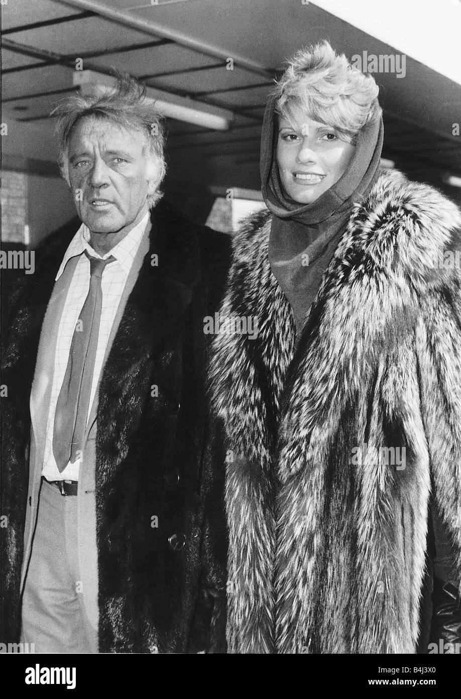 Avec Richard Burton et sa femme Susie Hunt ont volé dans l'aéroport d'Heathrow, en route vers les Midlands ville de Shrewbury MSI dbase Banque D'Images