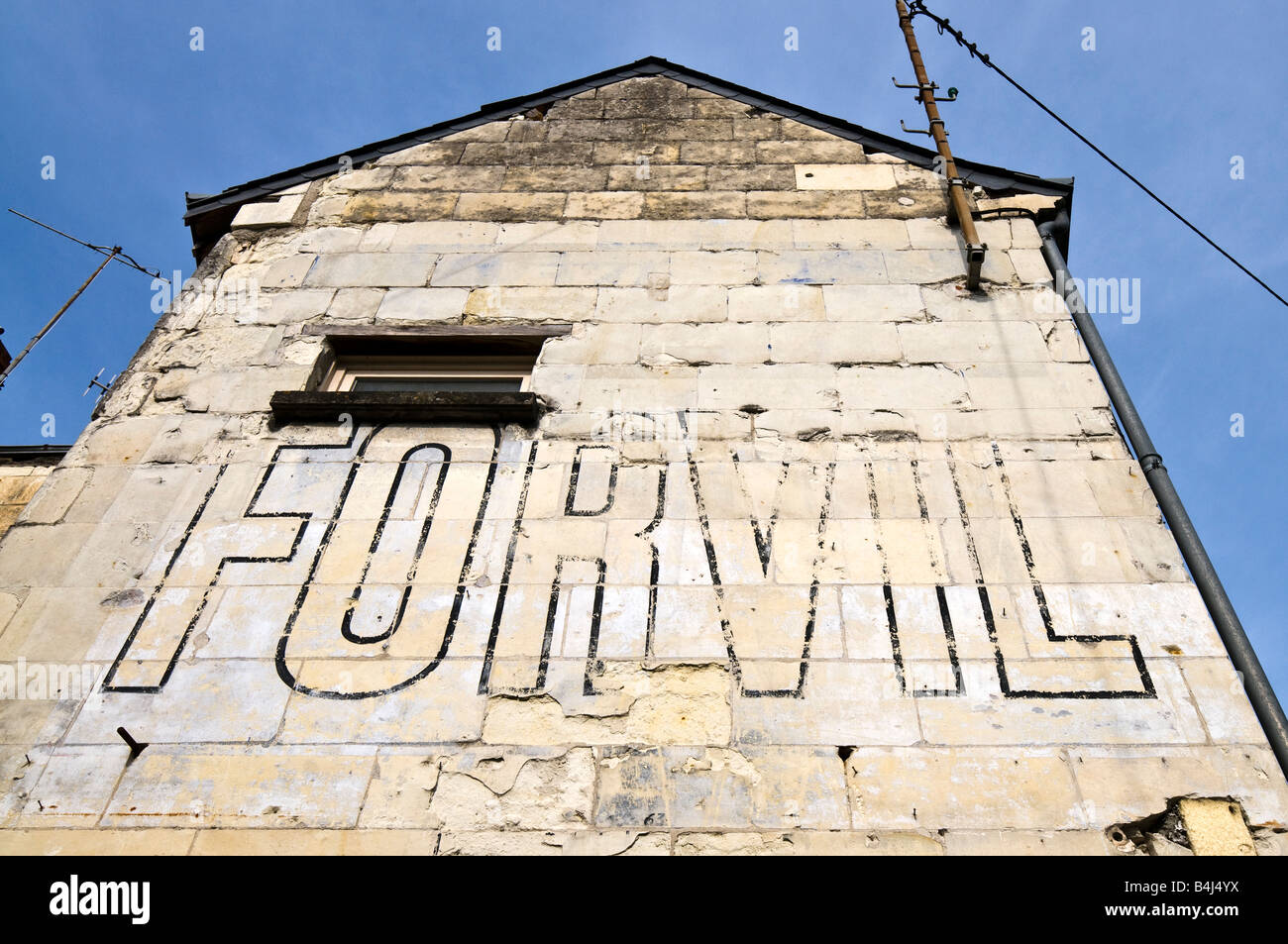 Mur s 'annonce' Forvil, Sainte-Maure-de-Touraine, France. Banque D'Images Mur s 'annonce' Forvil, Sainte-Maure-de-Touraine, France. Banque D'Images