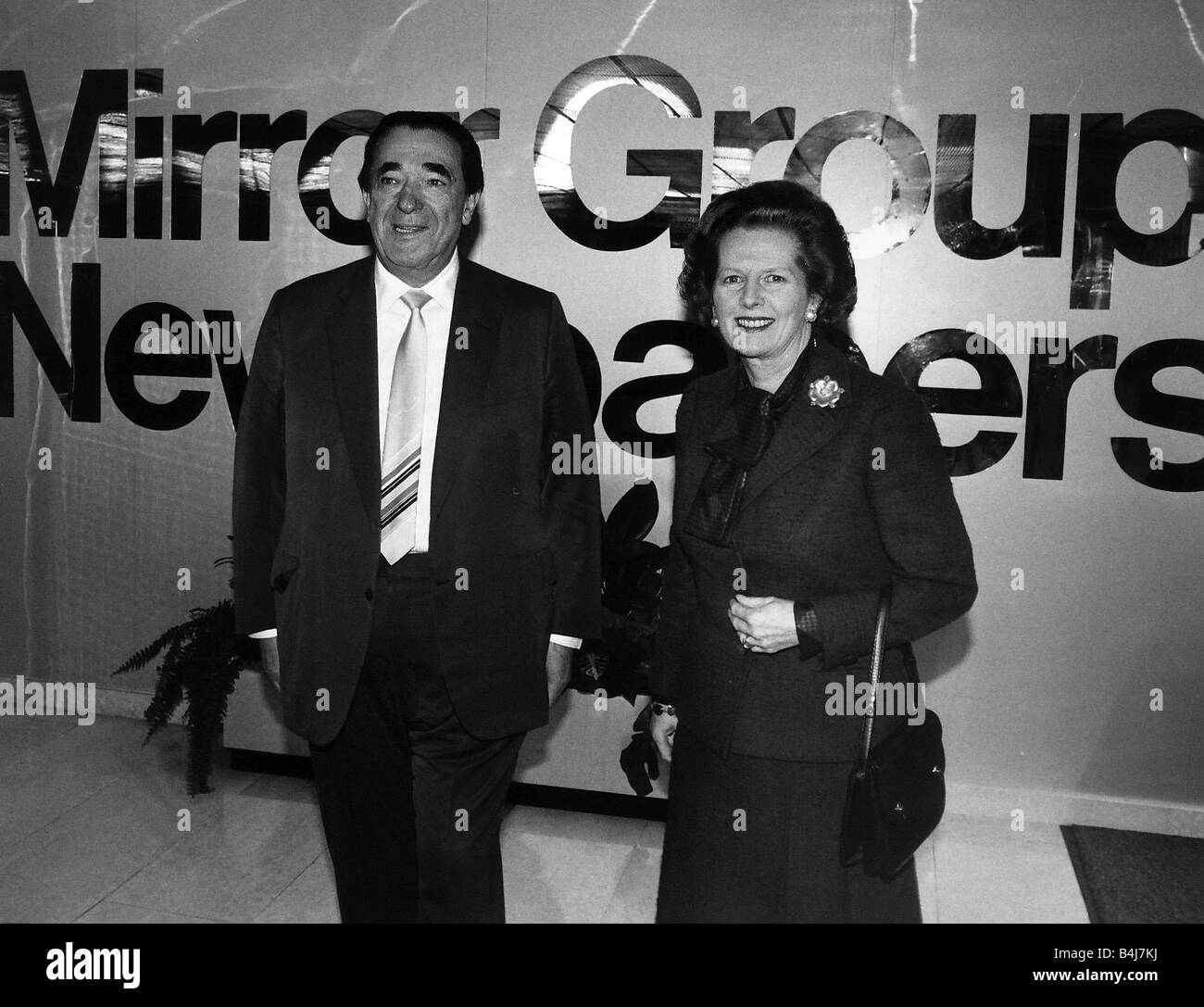 Journaux du groupe miroir Banque d'images noir et blanc Alamy