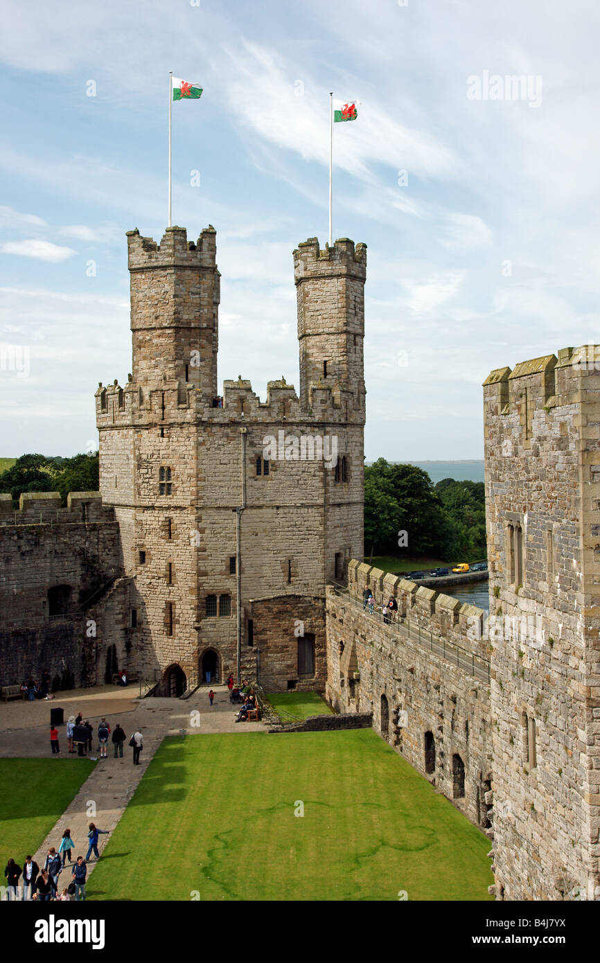 Château de Caernarfon Gwynedd dans l'ouest du pays de Galles du Nord Banque D'Images