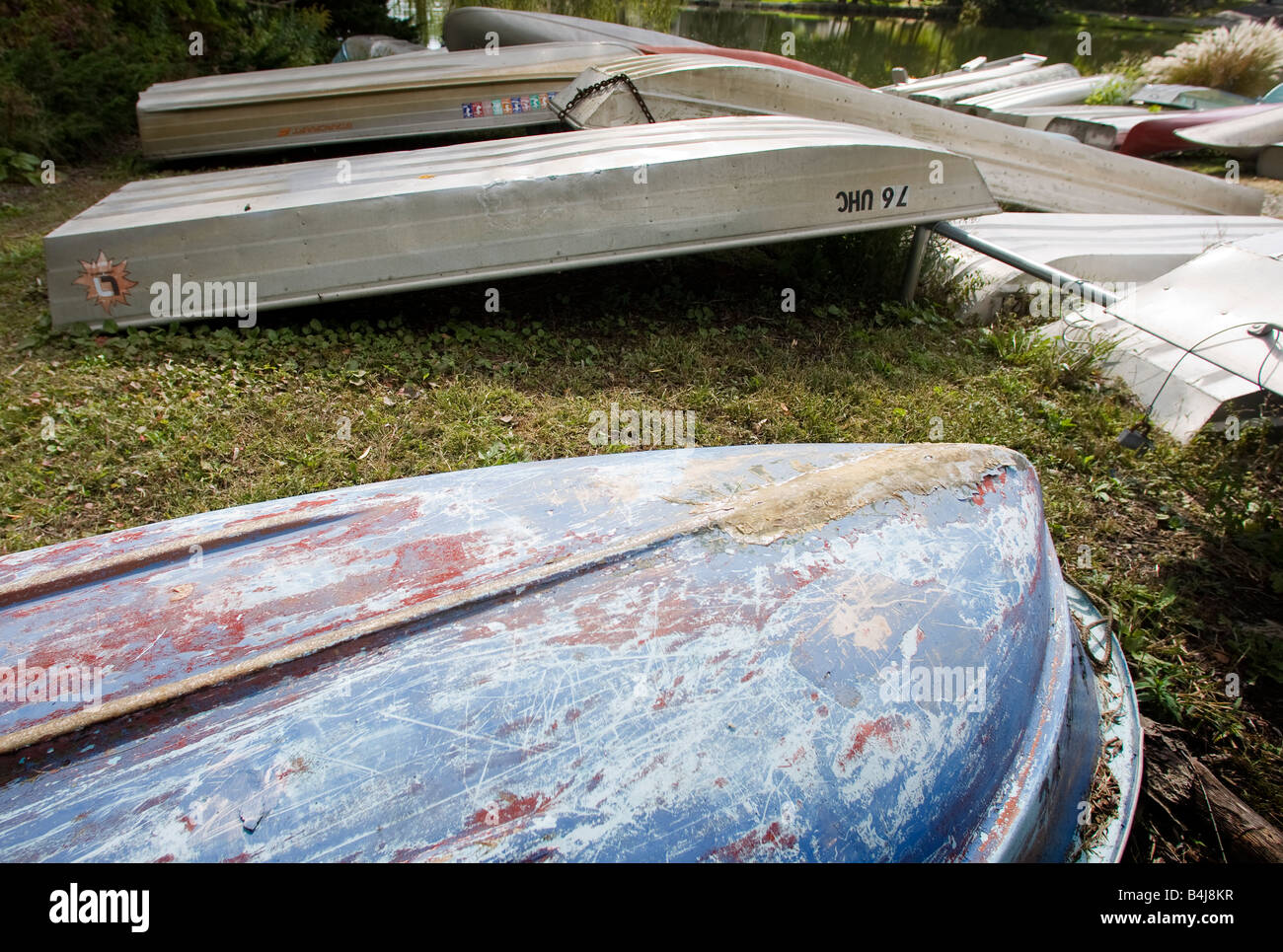 Bateaux au bord d'un lac, Banque D'Images