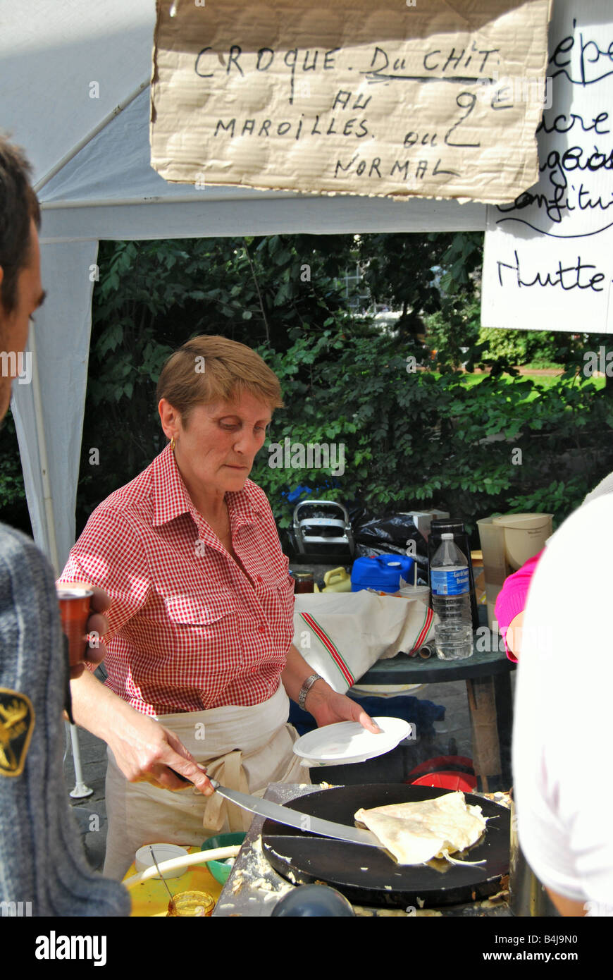 La vente des crêpes à Lille Braderie France Banque D'Images