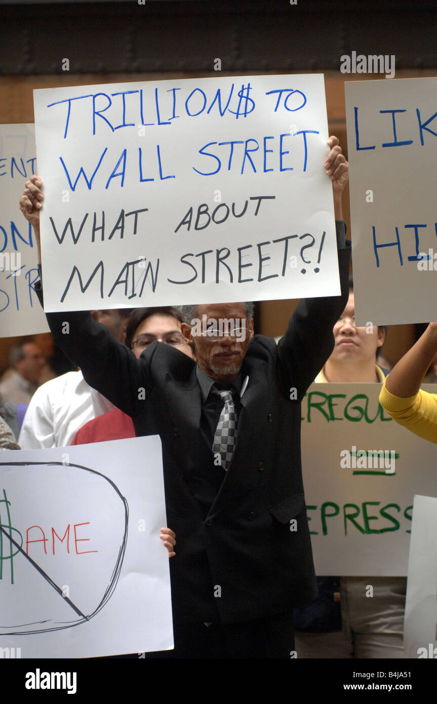 Manifestants devant la Banque fédérale de réserve de New York montrer sur le plan de sauvetage du gouvernement Banque D'Images