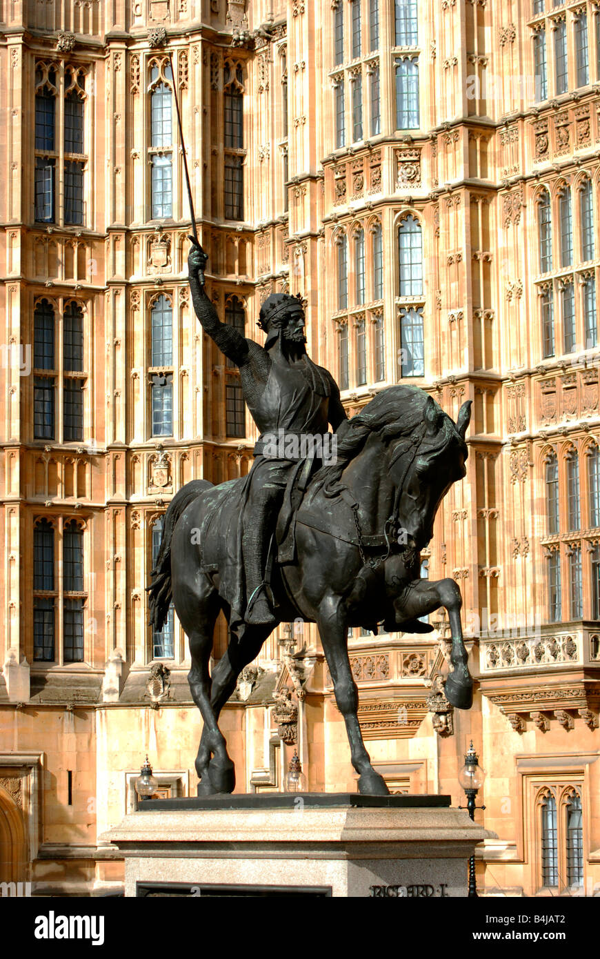 Richard Coeur de Lion statue devant des Chambres du Parlement, Londres UK Banque D'Images