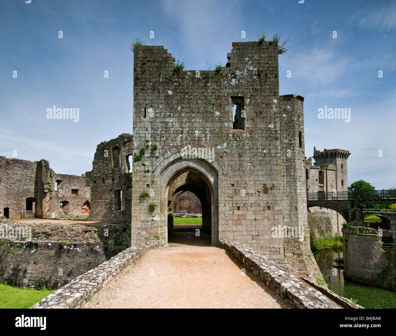 Les ruines de château de Raglan au Pays de Galles. Banque D'Images