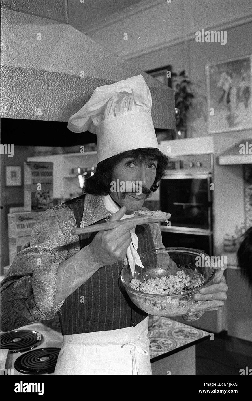 Chef en tablier Banque d'images noir et blanc - Alamy