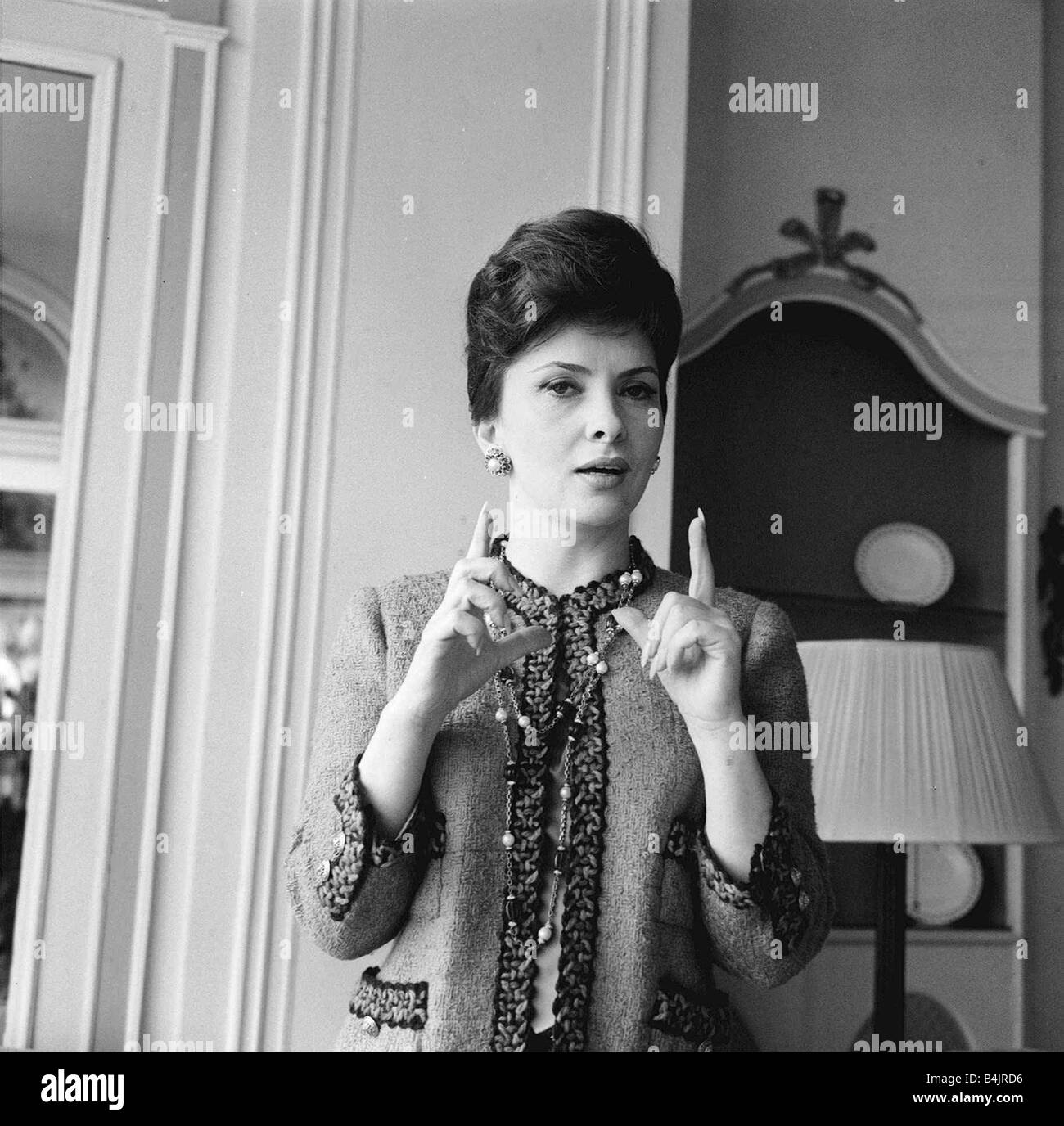 L'actrice Gina Lollobrigida, représenté à l'Hôtel Savoy à Londres en 1963 Y2K Banque D'Images