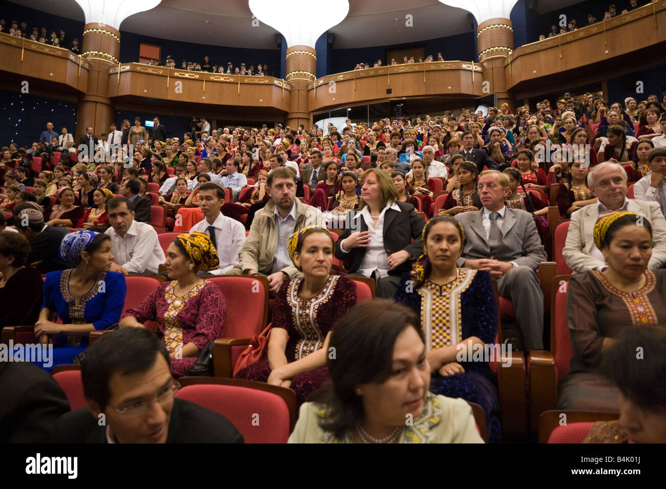 Audience des délégués à l'ouverture de la conférence internationale, Ashqabat, Turkménistan Banque D'Images