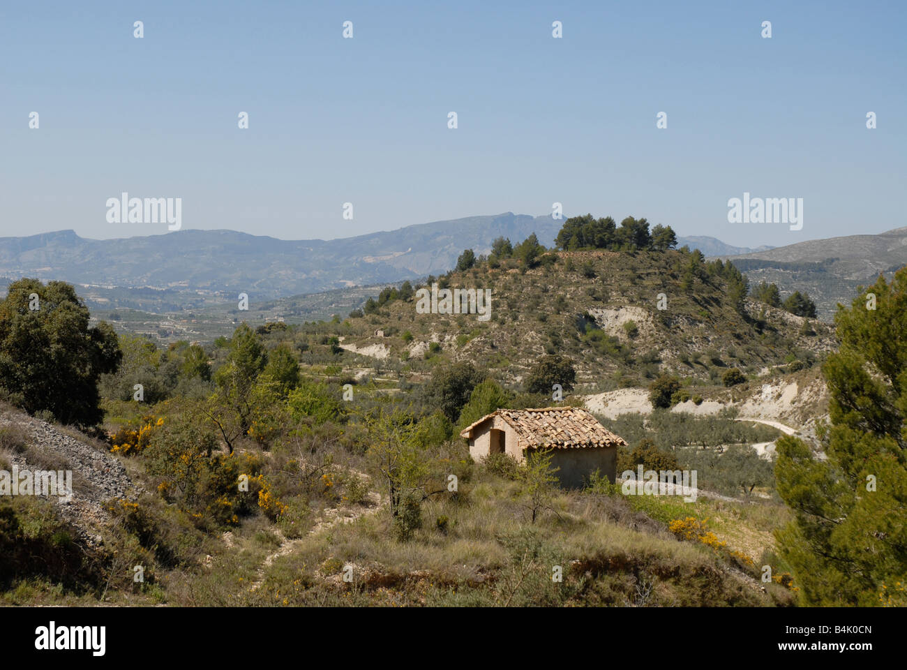 Ruiné et bâtiment abandonné près de Quatretondeta, Sierra de Serrella, Province d'Alicante, Communauté Valencienne, Espagne Banque D'Images