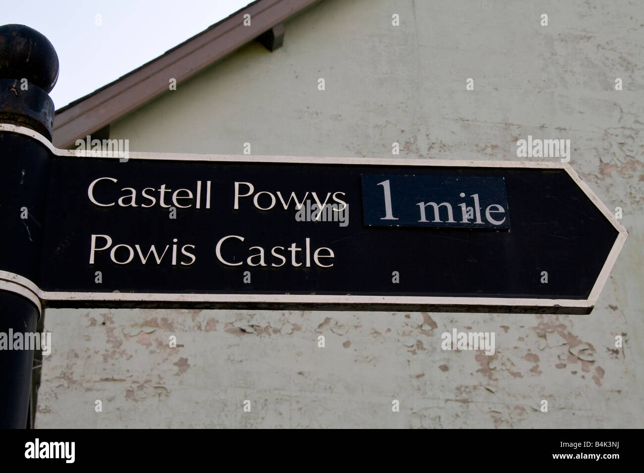 Panneau de signalisation / panneau routier indiquant Château de Powis, Welshpool Powys, Pays de Galles, Banque D'Images