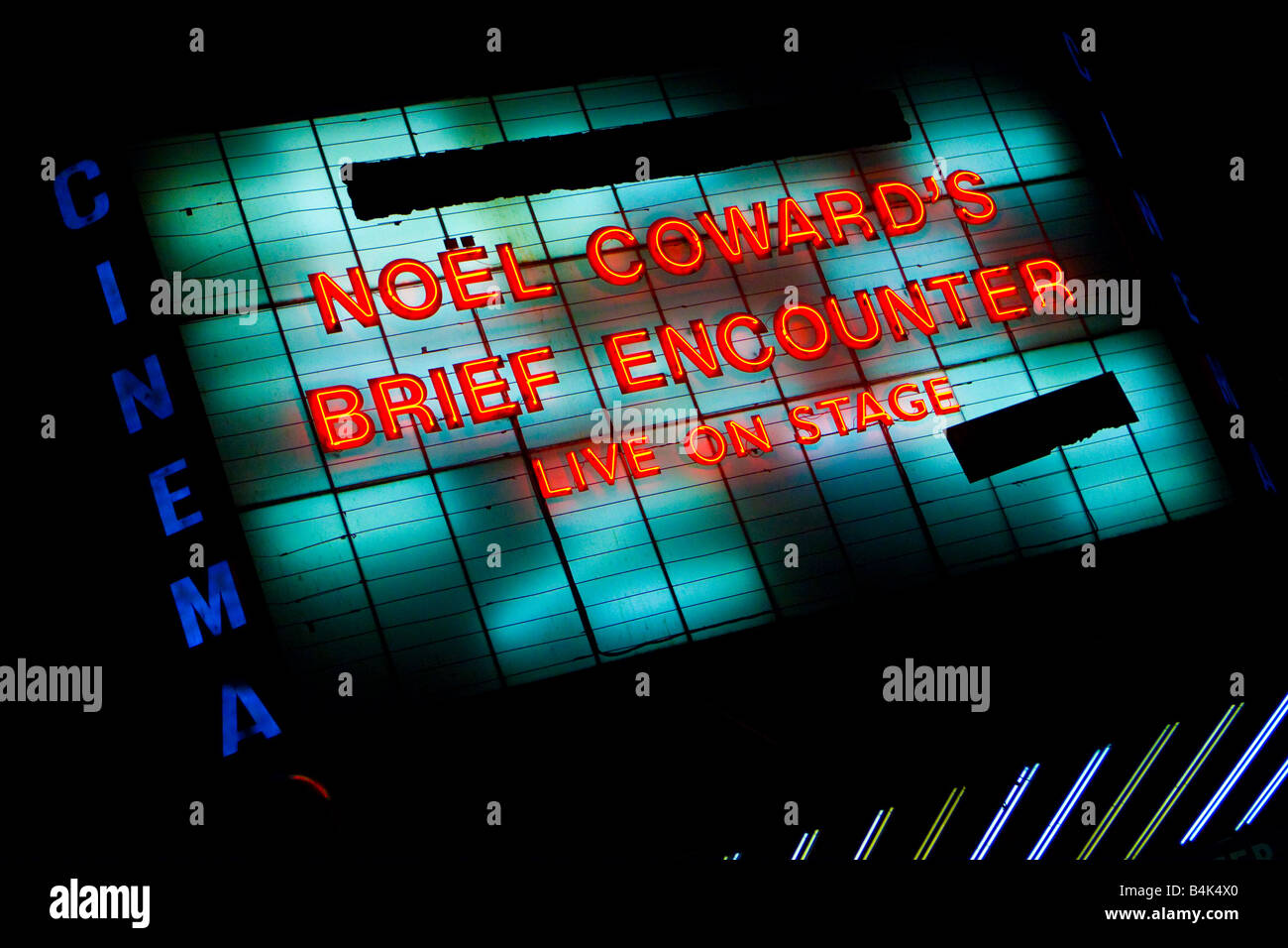 L'enseigne au néon de la Noel Coward jouer brève rencontre Banque D'Images