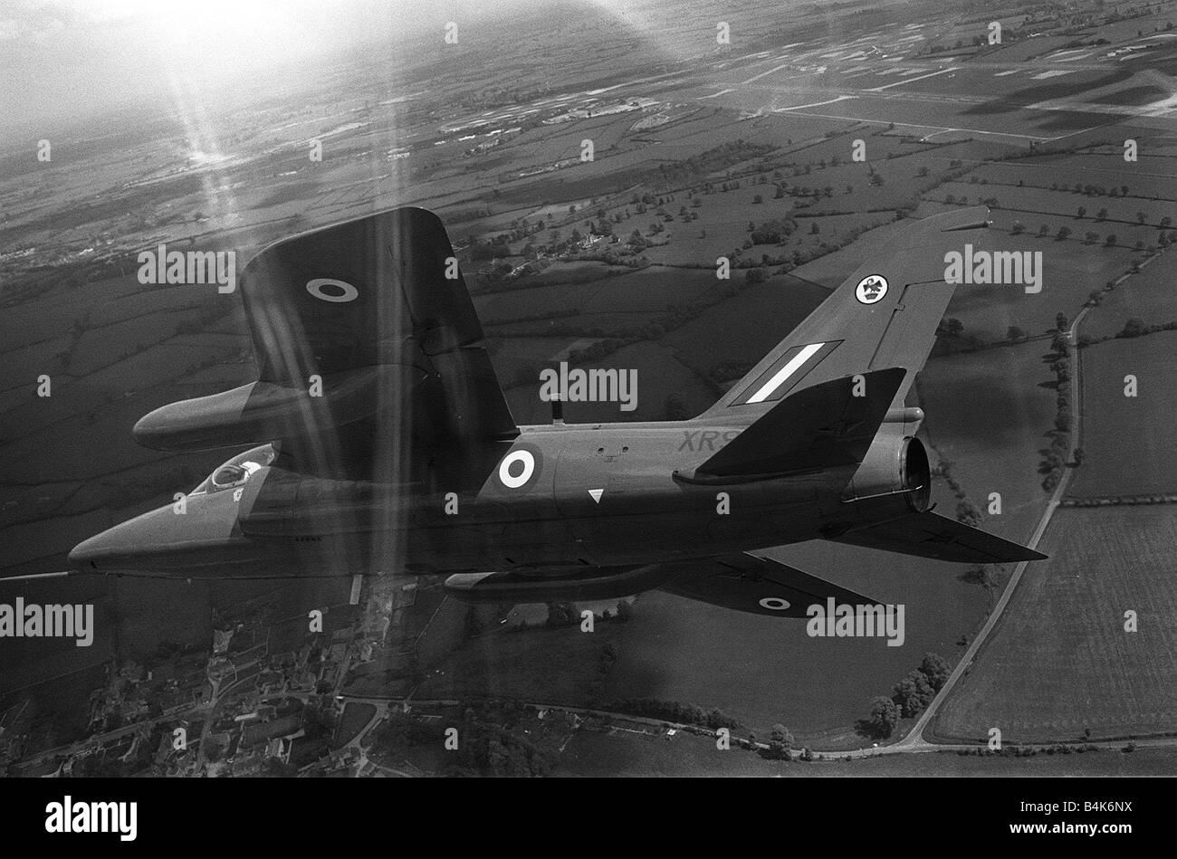 Les flèches rouges d'aéronefs Hawker Siddeley Gnat T1 mai 1965 une des flèches rouges HS Gnat T1 se dirige vers elle à l'air de l'air aérodrome accueil photographie LFEY003 Flight100 Banque D'Images