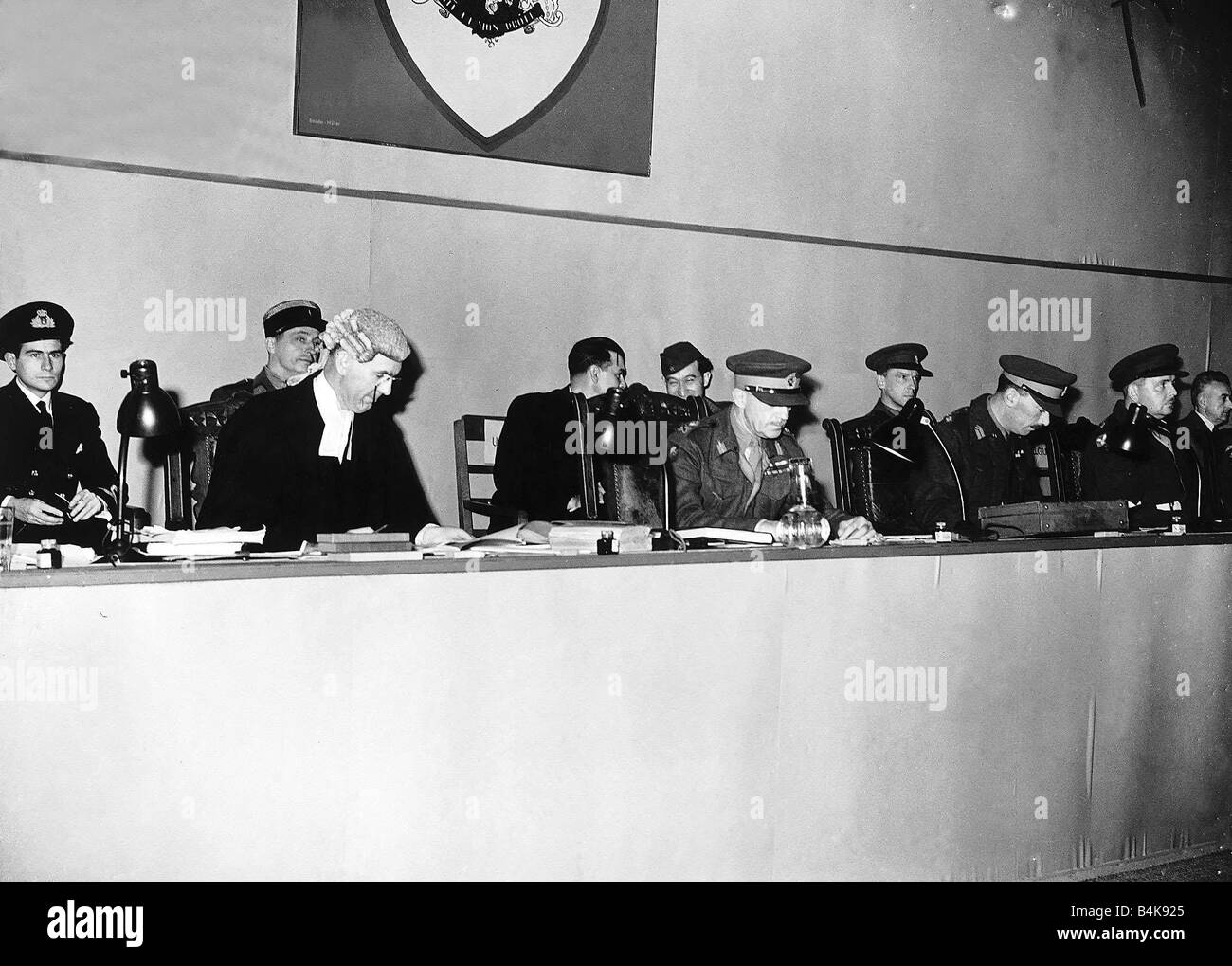 Banc des juges pendant la WW2 Sept procès Belsen 1945 procès pour crimes de guerre Banque D'Images