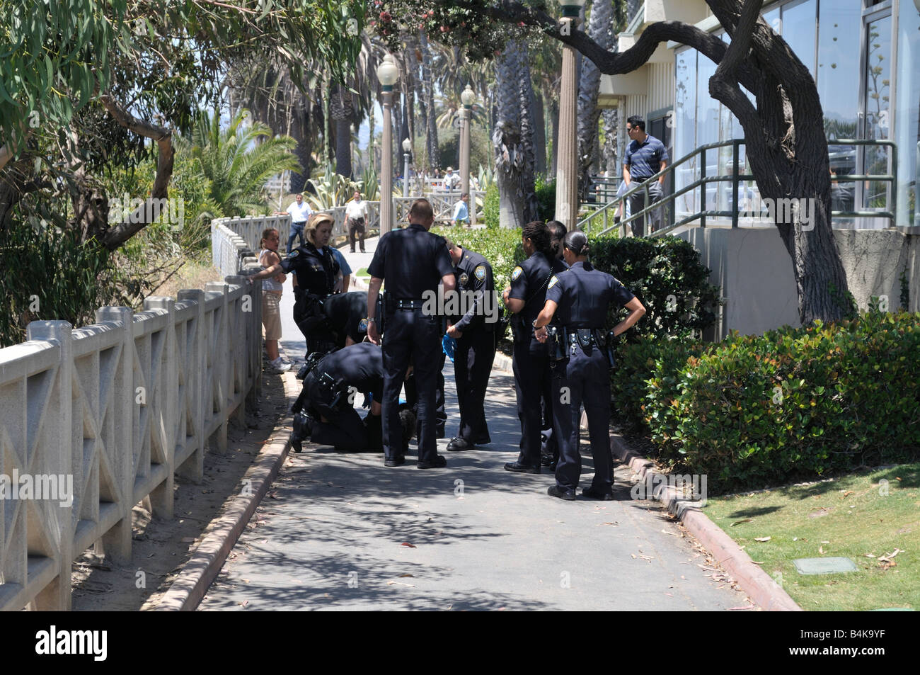 Les agents du Département de police de Santa Monica suspect arrêté Banque D'Images