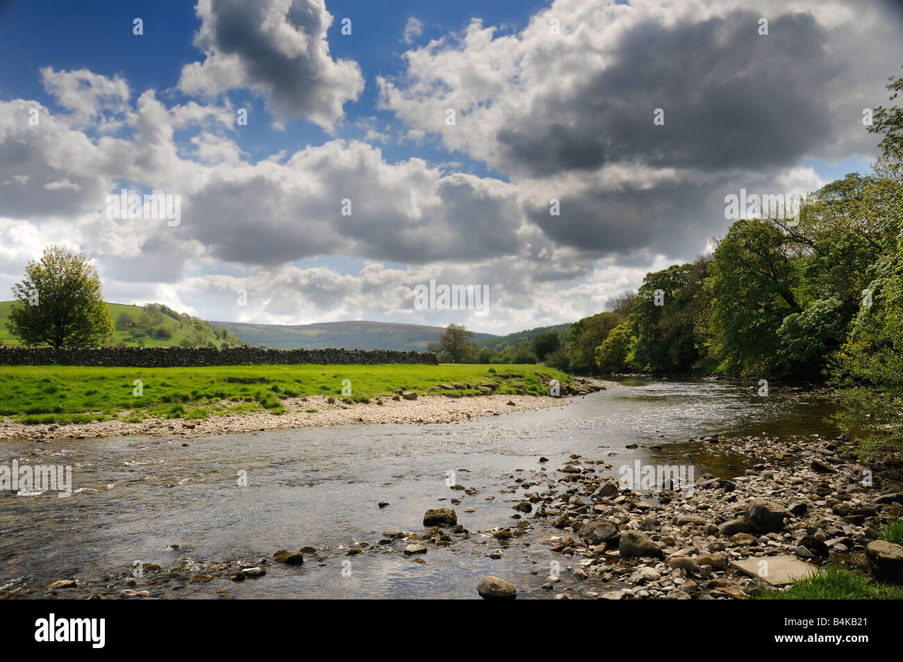 Partie de la tranquille et paisible près de Wharfedale près de Grassington Tonbridge North Yorkshire Angleterre UK Banque D'Images