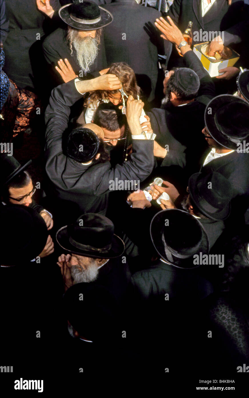 Coupe de cheveux (Halake) Cérémonie à Meron lors de Lag Baomer Banque D'Images