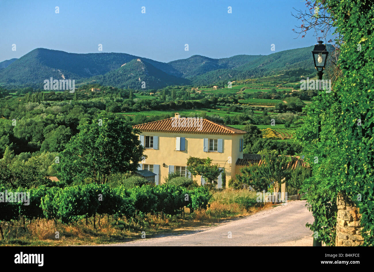 Une charmante maison de campagne dans le vaucluse de la Provence, dans le sud de la France Banque D'Images