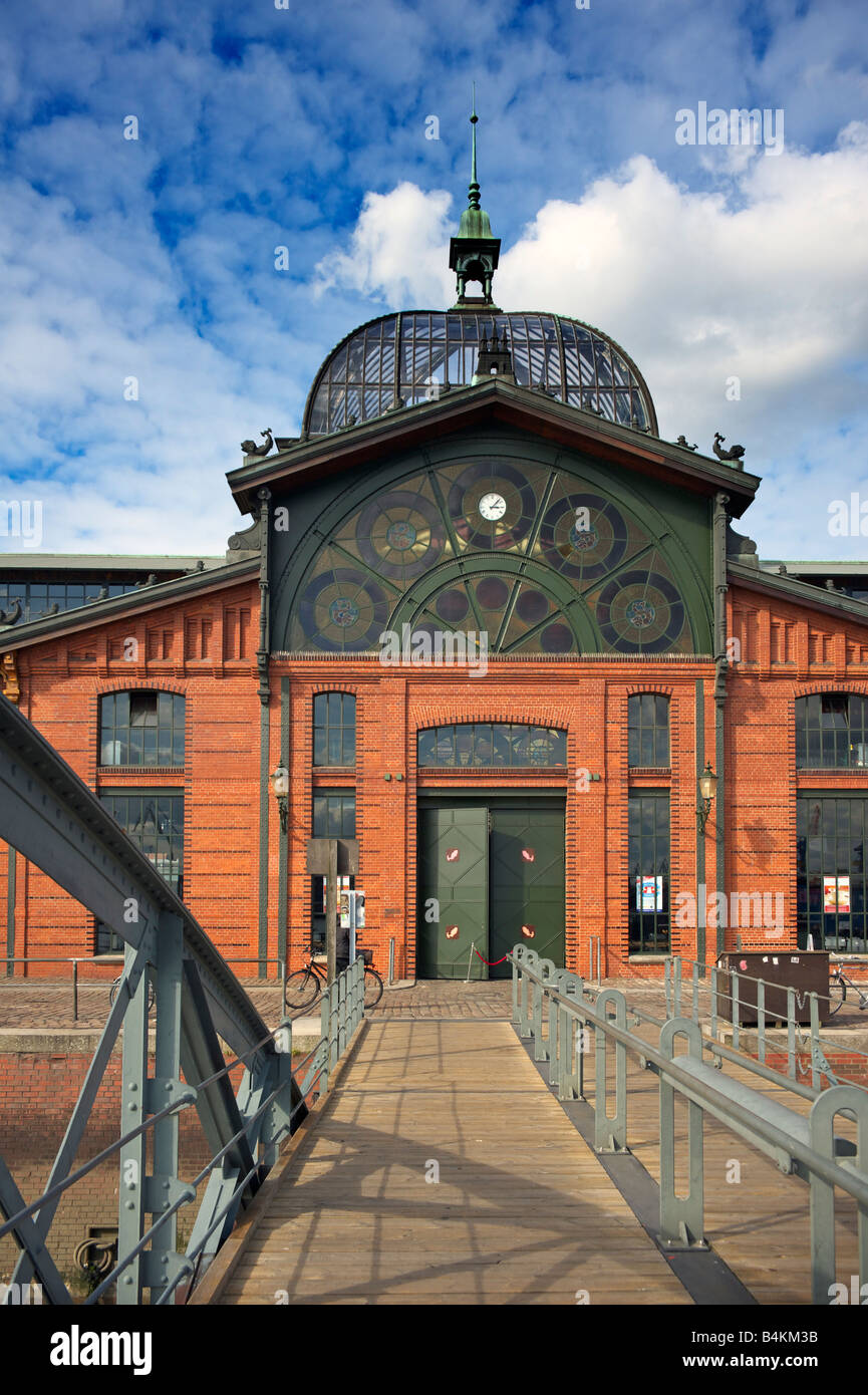 Du côté de la rivière de l'ancienne salle d'enchères de poissons à Hambourg Banque D'Images