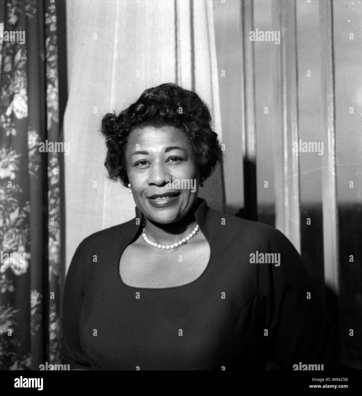 La chanteuse de jazz Ella Fitzgerald Mai 1958 Mirrorpix Banque D'Images