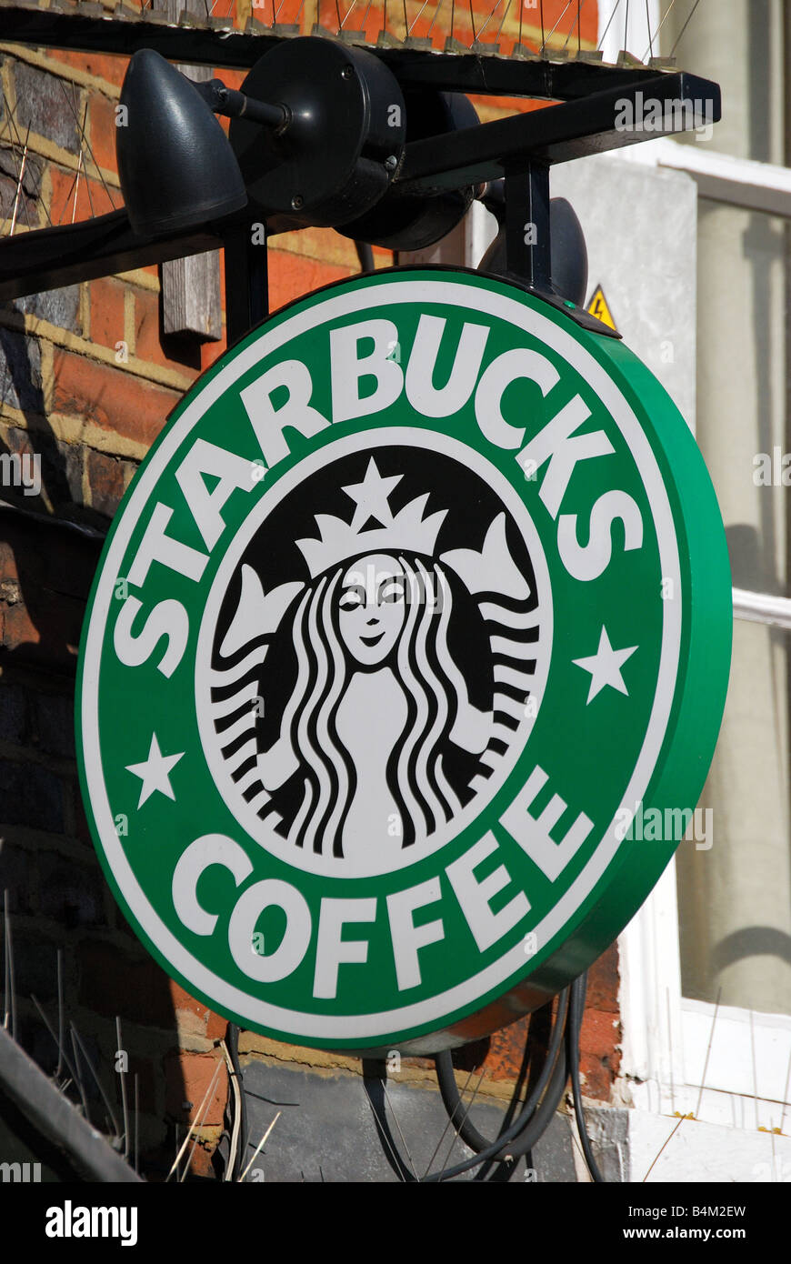 Café Starbucks signe, Thames Street, Windsor, Berkshire, Angleterre, Royaume-Uni Banque D'Images