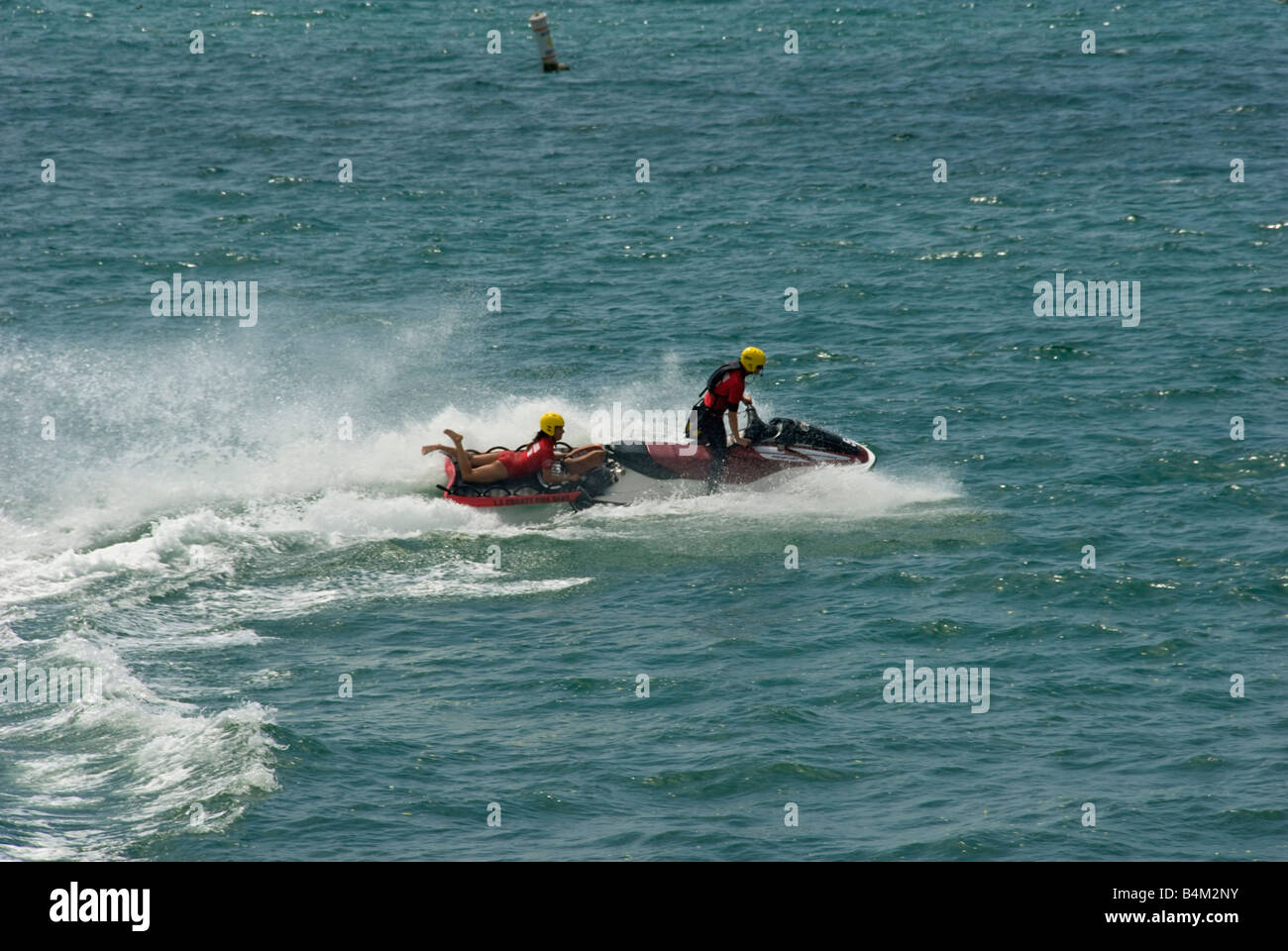 La plage de Santa Monica CA eau sauveteur sauvetage Wave Runner, Jet Ski, exercice Banque D'Images