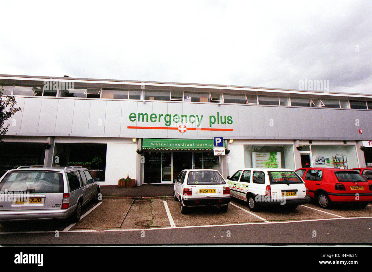 Hospital Byfleet Surrey Septembre 1999 Plus d'urgence Britains premier accident privé et à l'urgence qui est ouvert 24 Banque D'Images