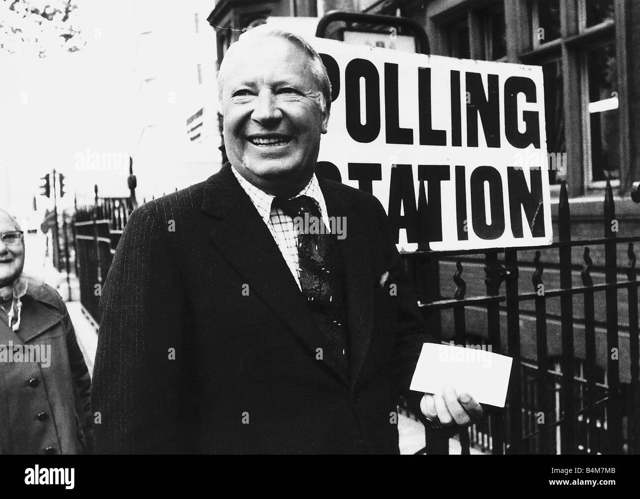 Edward Ted Heath ex premier ministre qui a pris la Grande-Bretagne dans le marché commun arrive à voter de Westminster en 1975 Banque D'Images