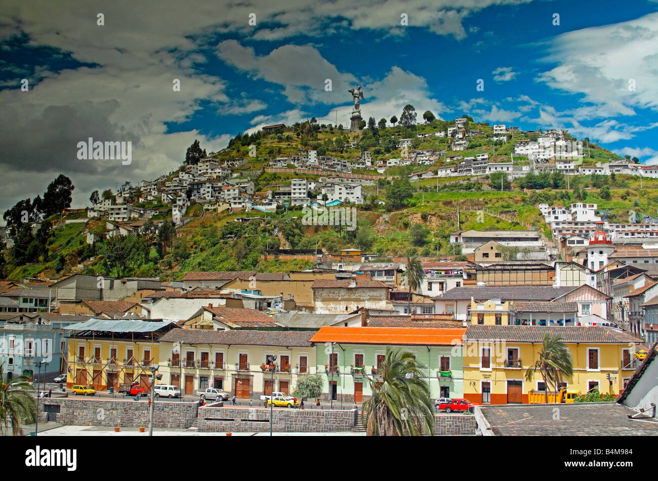 Statue de Vierge de Quito, sur El Panecillo, colline surplombant la vieille ville de Quito, Equateur Banque D'Images