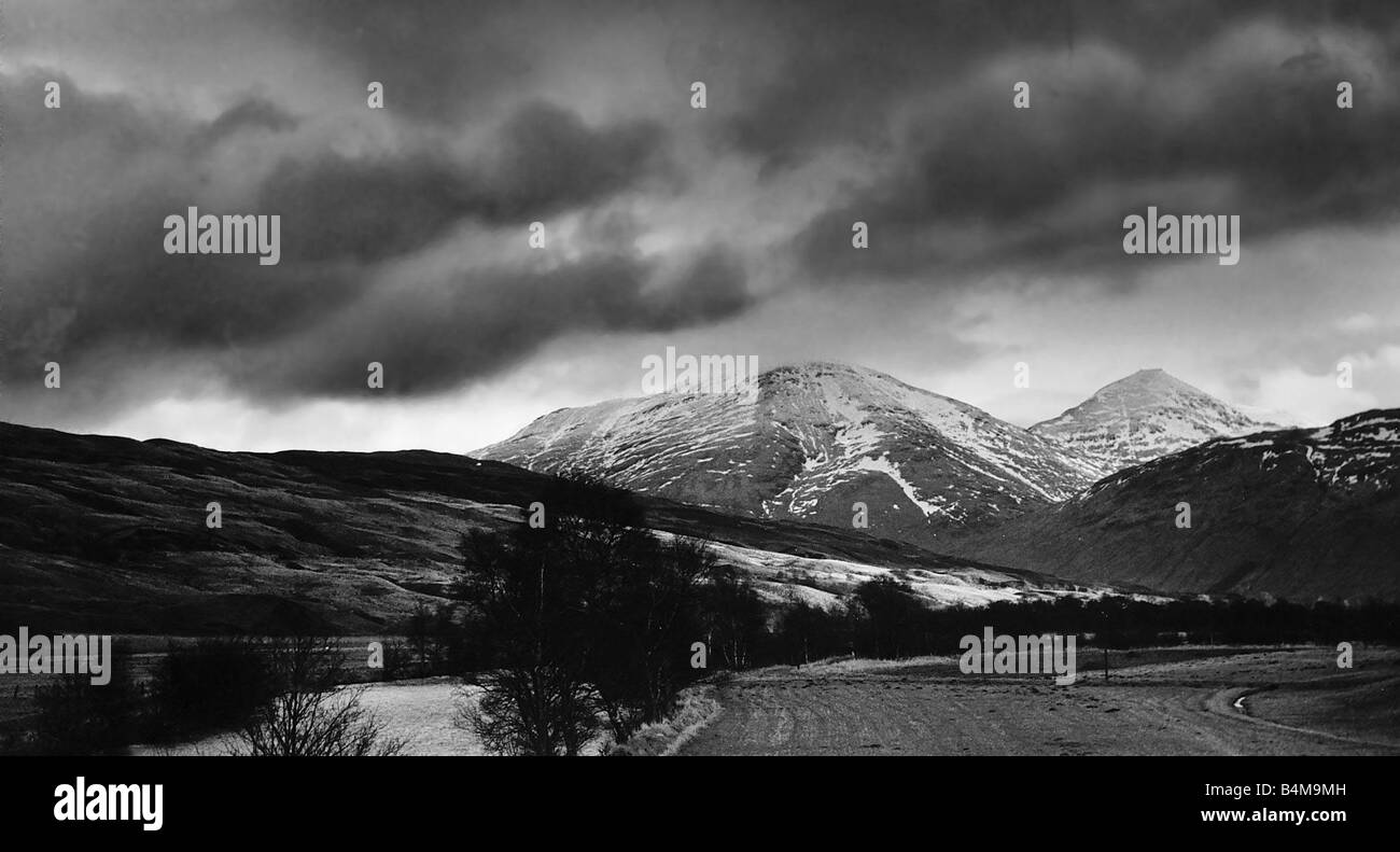 Fillan Valley avec la montagne Ben plus dans l'arrière-plan Banque D'Images