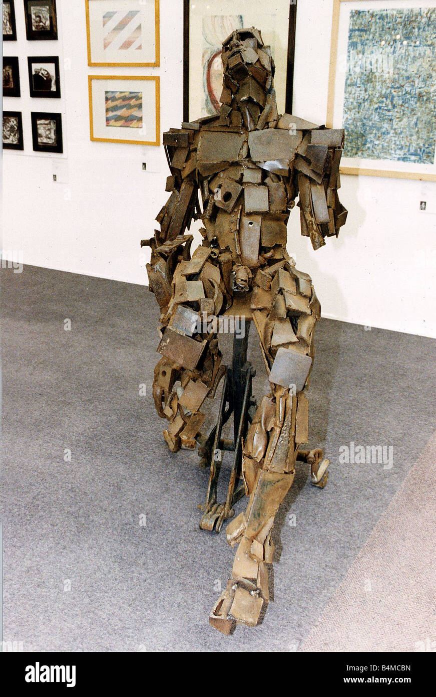 Art Sculpture metal man par Caroline Morgan de Norfolk Institute of Art and  Design 1991 Photo Stock - Alamy