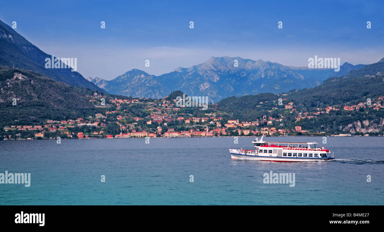 Mennaggio,sur le lac de Côme et les montagnes de traversier, Lombardie, Italie Banque D'Images Mennaggio,sur le lac de Côme et les montagnes de traversier, Lombardie, Italie Banque D'Images
