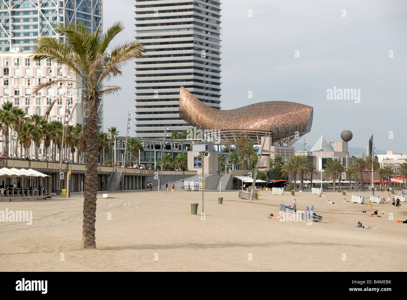 Frank Gery whale sculpture sur la plage de Barcelone Espagne Banque D'Images